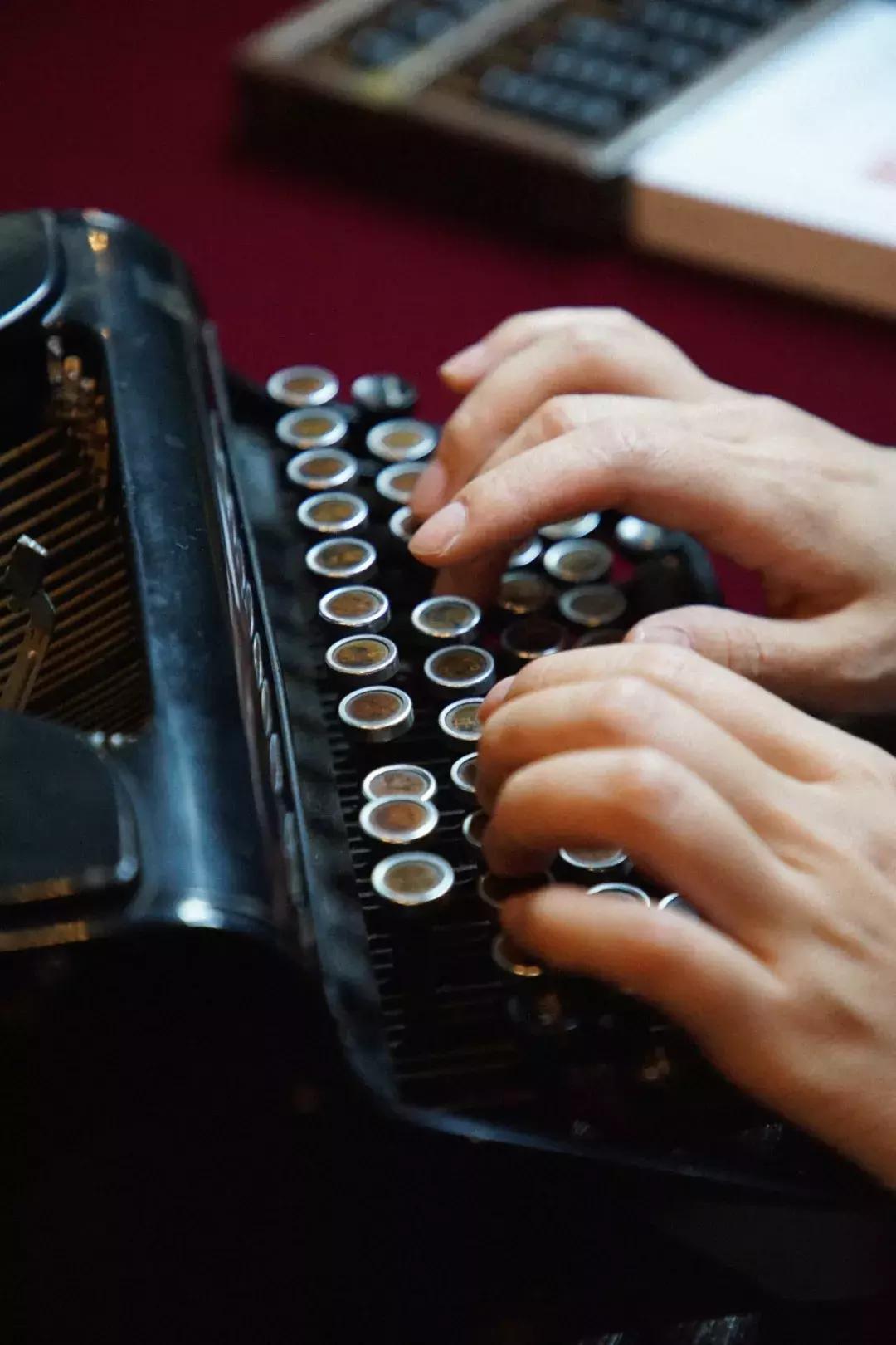 旅行中总会遇到形形色色的人,旅行中总是有两种人