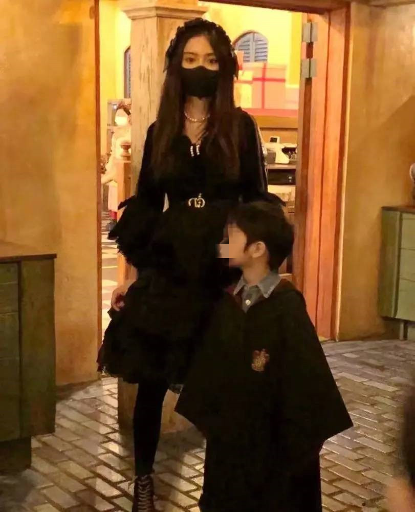 baby首晒2岁小海绵正脸照,baby晒小海绵正脸照