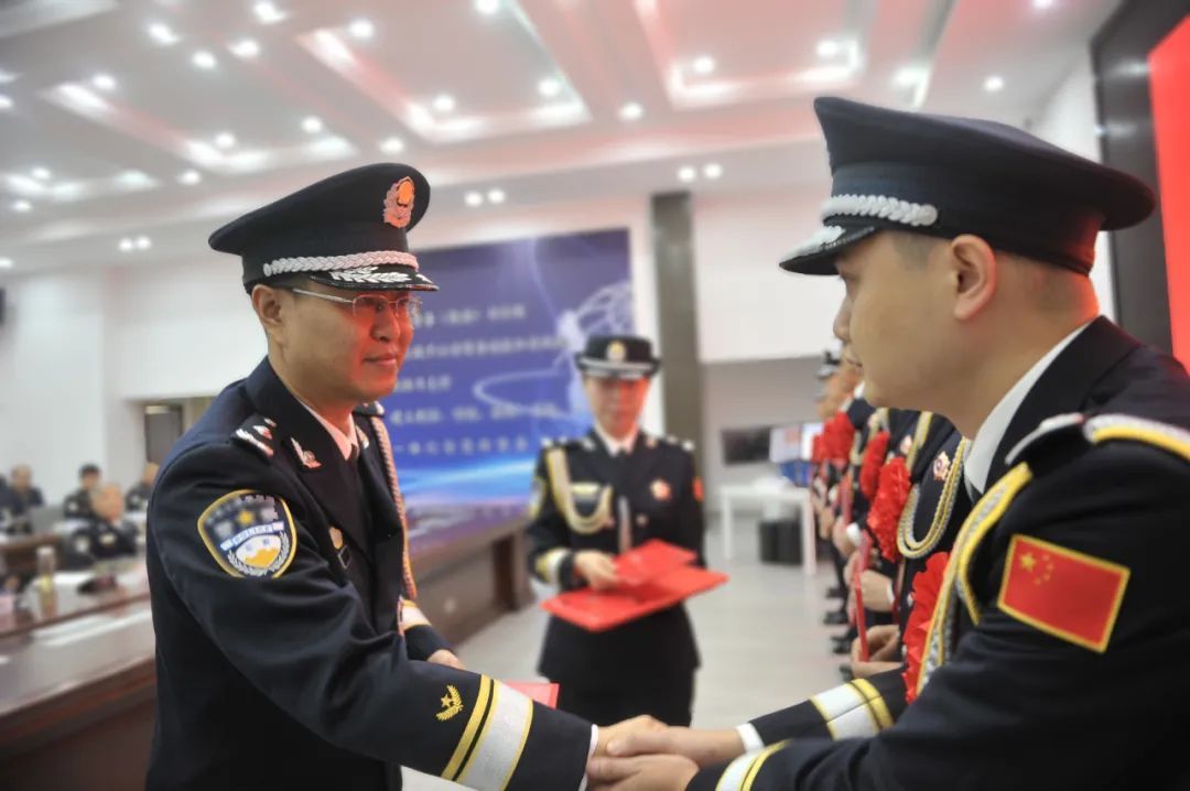 警礼服列装仪式合影,警礼服的列装充分体现了什么