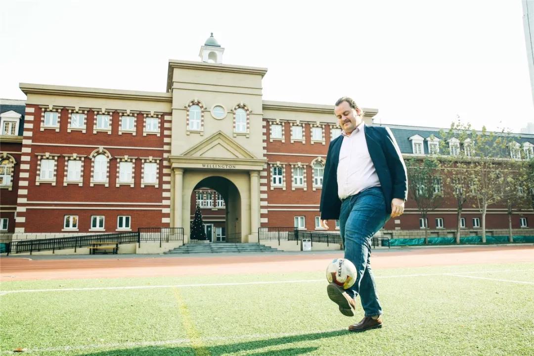 天津这所学校火了!高尔夫、足球、科学实验...孩子吵着都要来