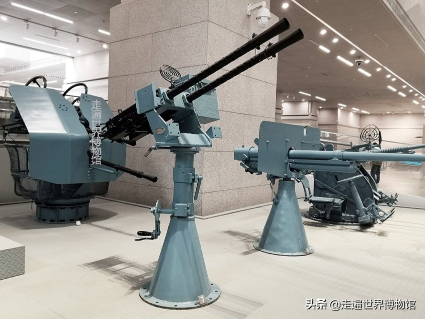 现代军舰装备舰炮,军事博物馆导弹展览品