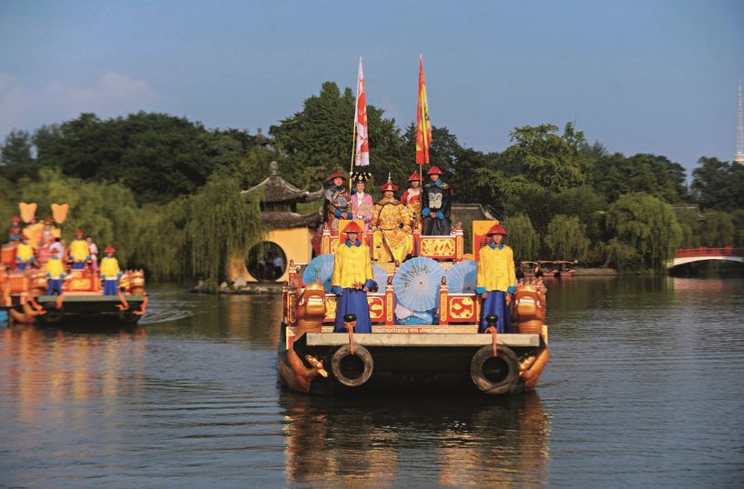 乾隆和康熙谁的贡献最大,乾隆和康熙谁活得长久一点