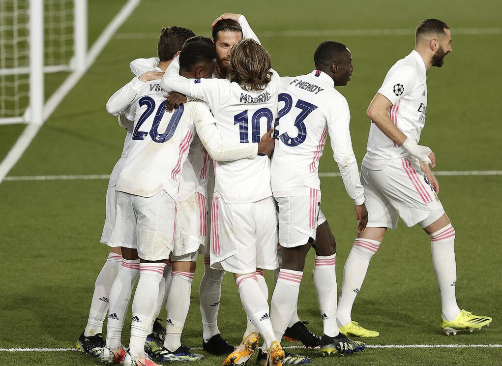 皇马杀入欧冠8强引热议：本泽马真大腿，维尼修斯的射门太辣眼