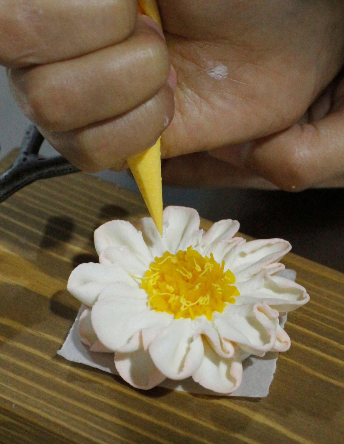 韩式裱花和豆沙裱花学哪个比较好,豆沙裱花和奶油霜裱花的区别