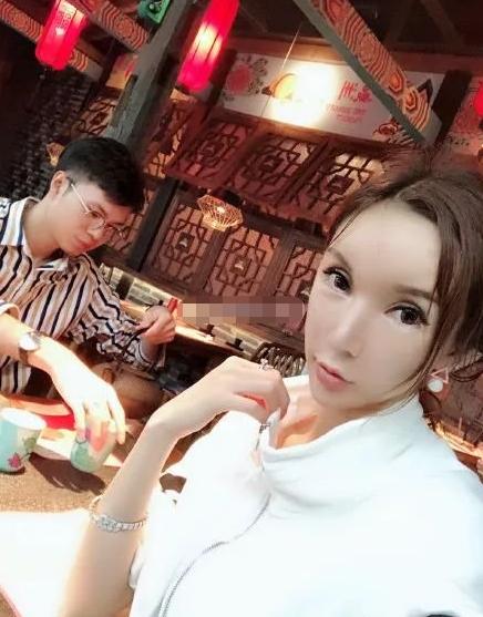 除了张曼玉、范冰冰，网红也难逃蔡明定律，额宽眼大犹如外星人