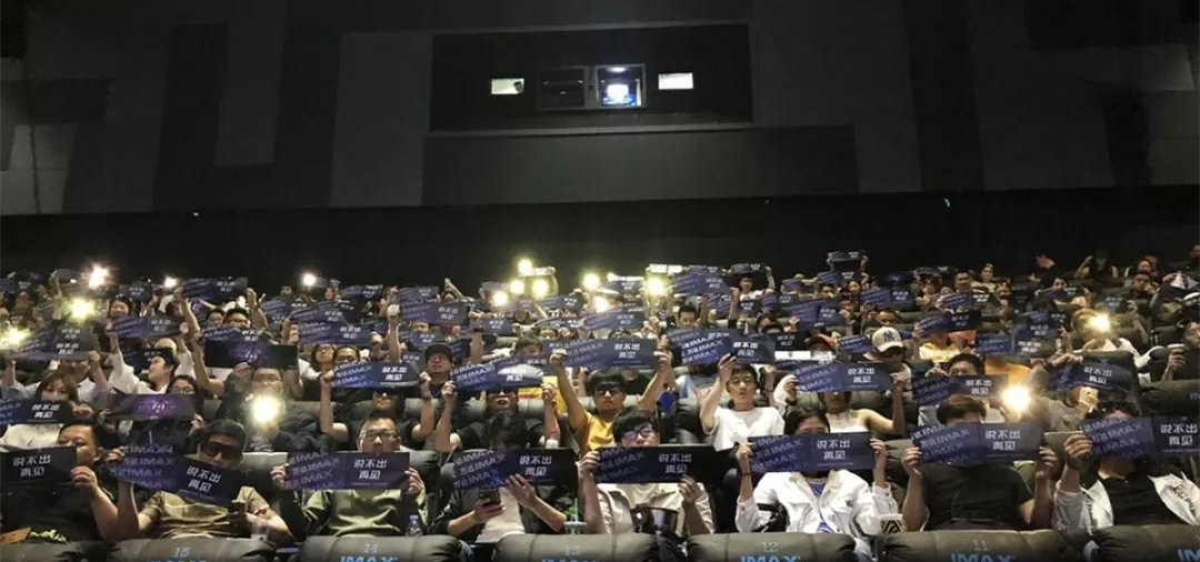 奶爸穿军装带女儿,奶爸穿钢铁侠盔甲