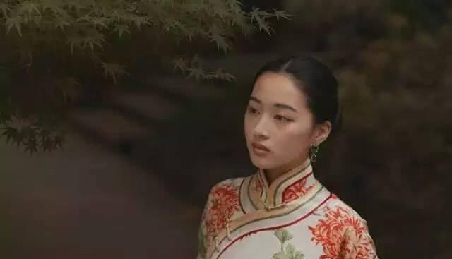 她伺候公婆，抚养三个孩子，苦等丈夫七年，丈夫却早已另娶娇妻