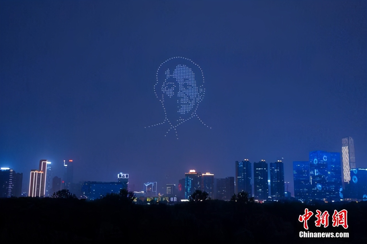 采访悼念袁隆平,长沙市民自发夹道送别袁隆平院士