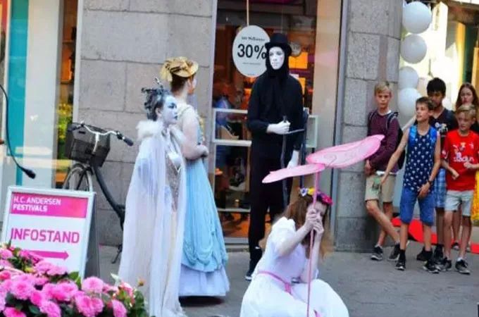 把忧伤变成幽默，丹麦教育的秘密原来在安徒生的故事里