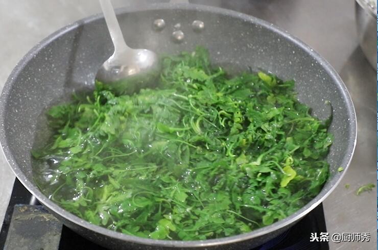 煮饺子的正确方法要放油吗视频,饺子冷水下锅还是热水下锅不破皮