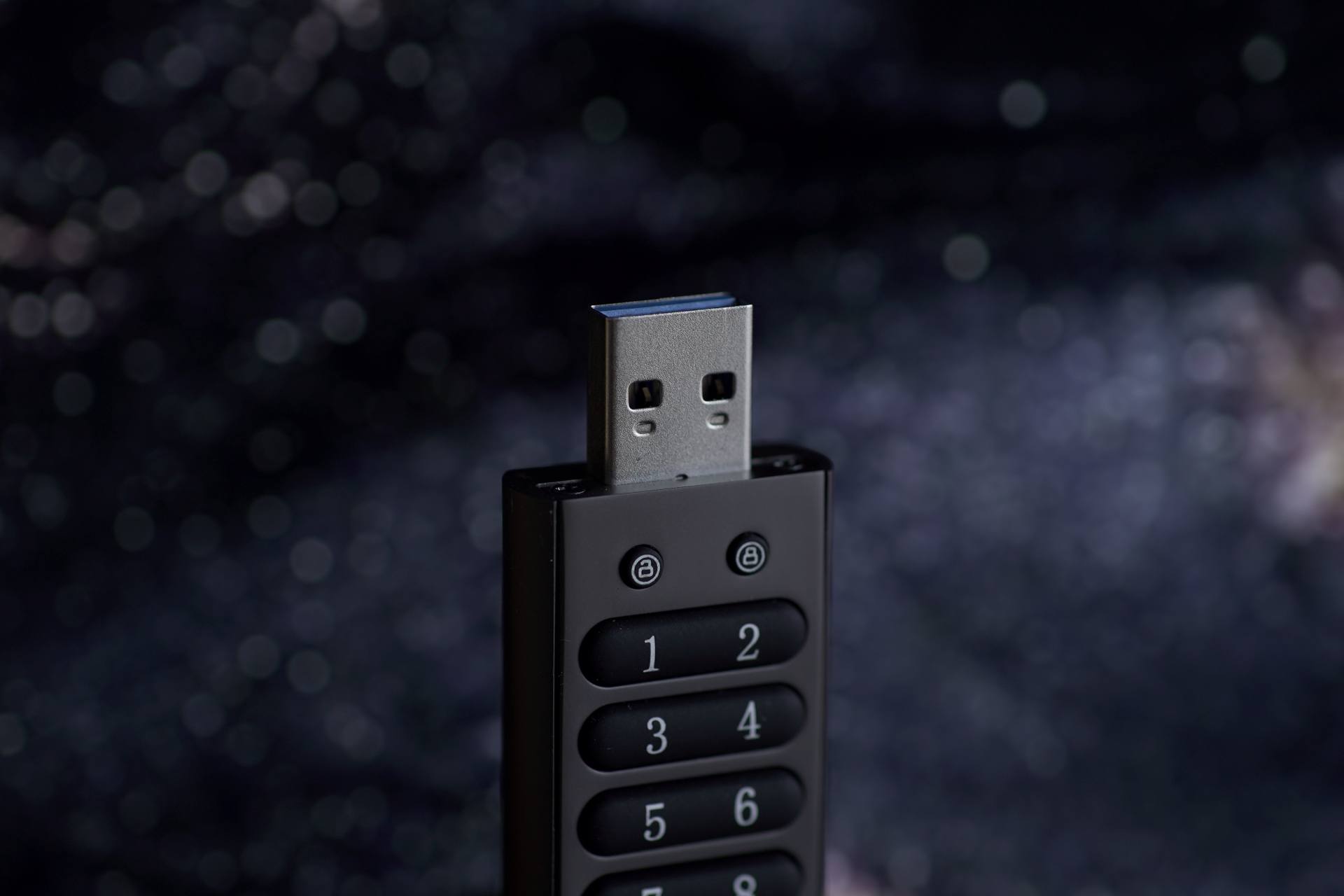 PHIXERO-UP3按键式加密闪存盘，层层加密，保障你的数据安全