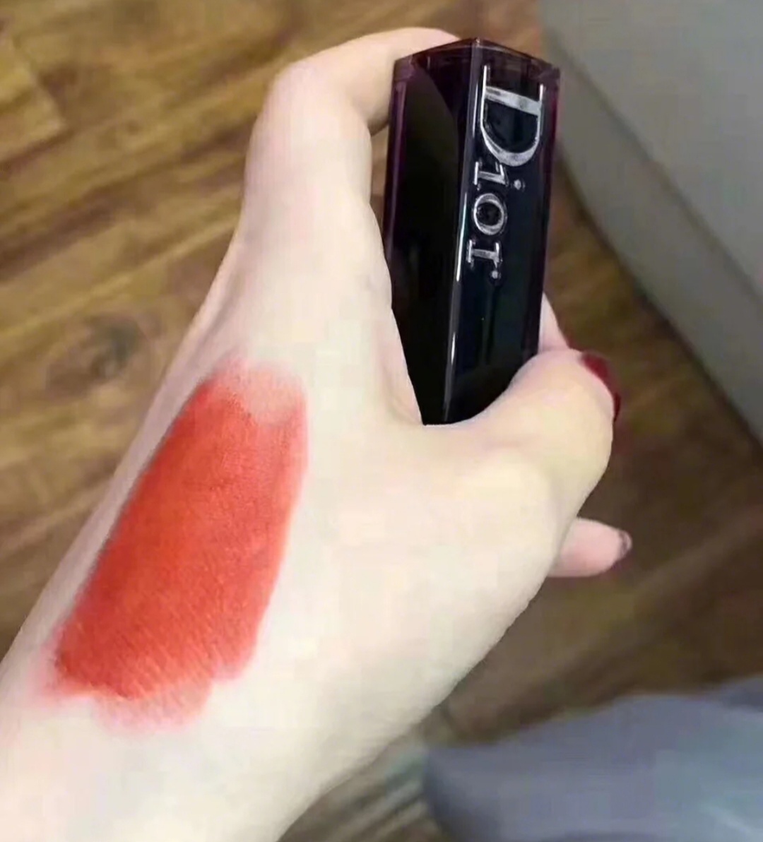 tf16哑光番茄红试色,724迪奥黑管烈焰蓝金口红试色