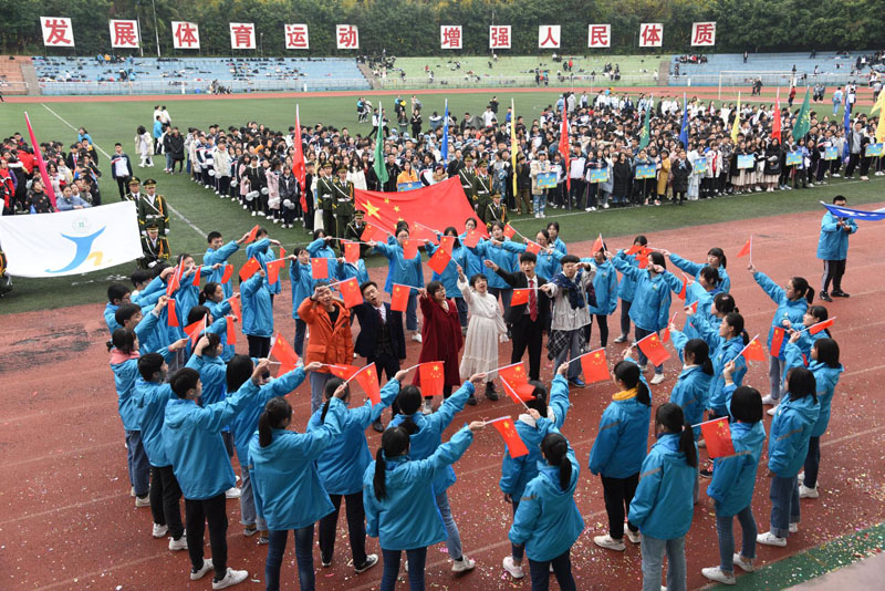 学子亮相省运会开幕式,初中校运会开幕式入场创新表演