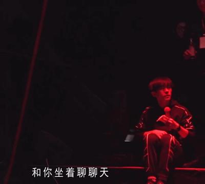 易烊千玺的腰伤原因,易烊千玺成名前心酸视频