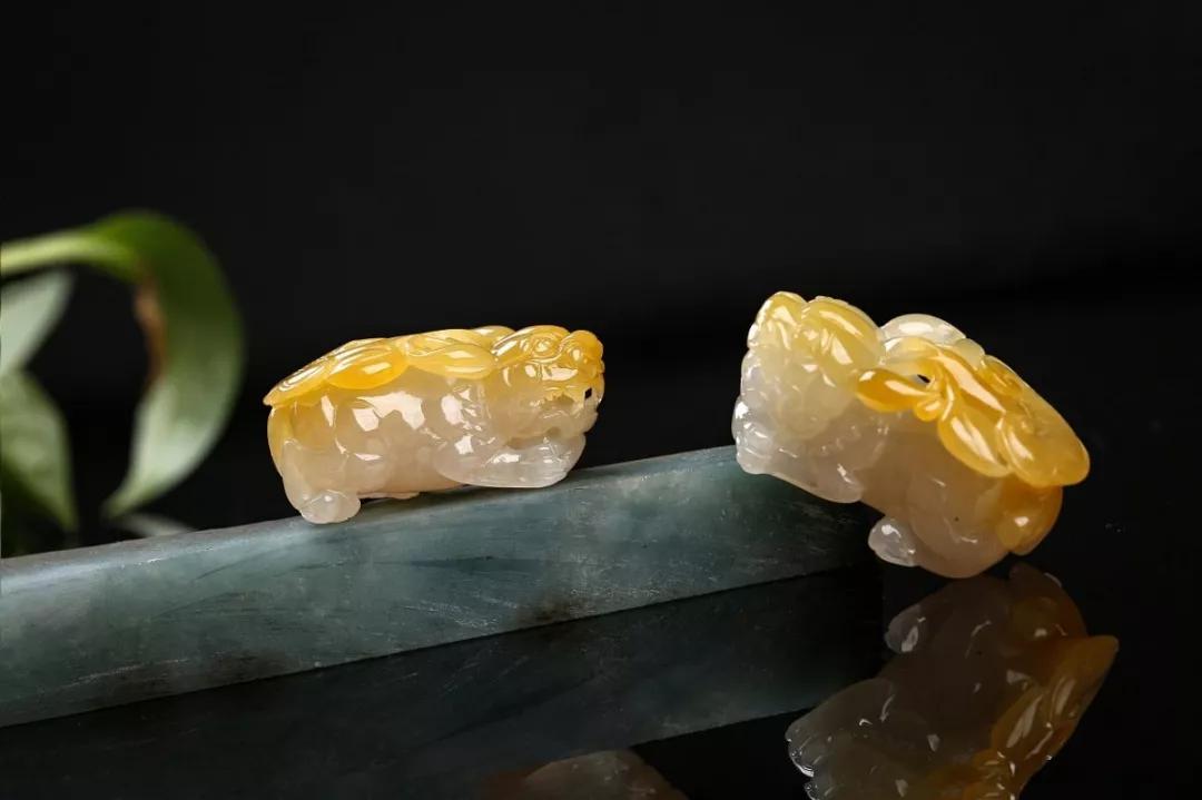 翡翠车挂件的寓意,翡翠蝙蝠挂件寓意