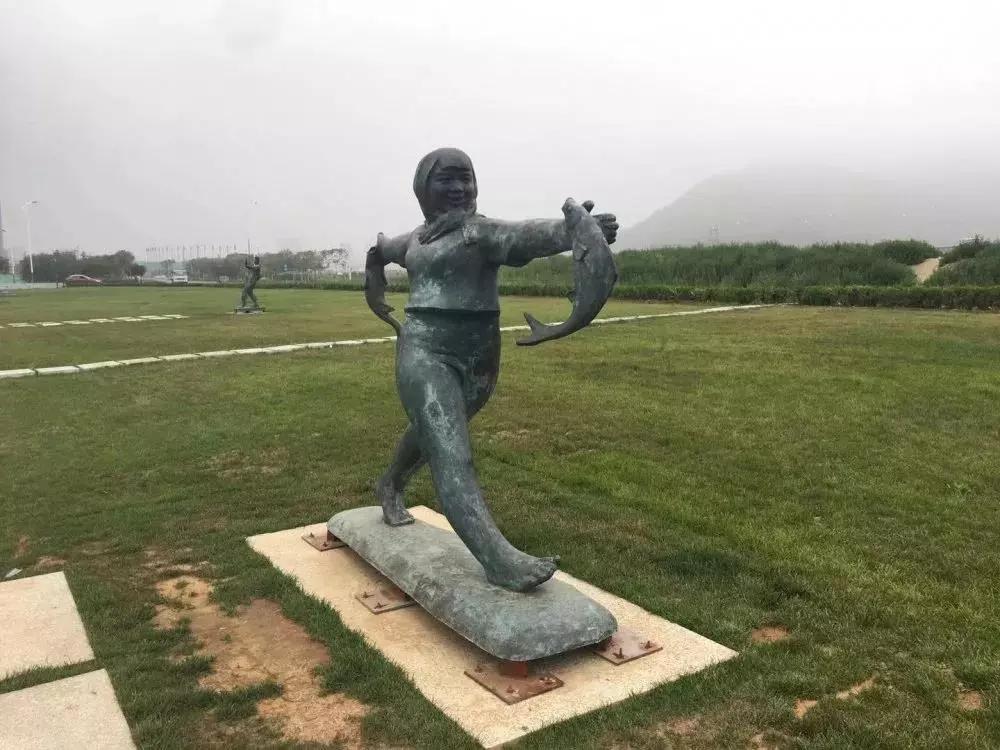 大连漂亮的雕塑,大连海滨雕塑图片大全
