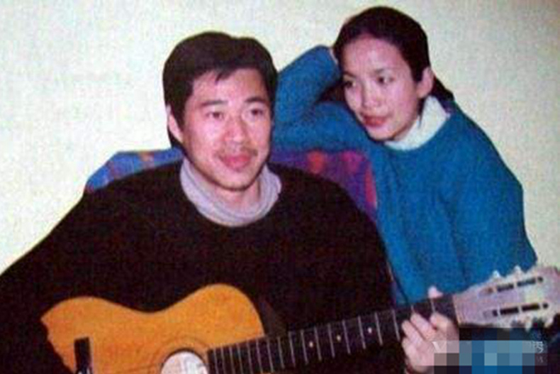 他是影帝，实力派演员，63岁越老越帅，与新妻的浪漫情史让人感佩