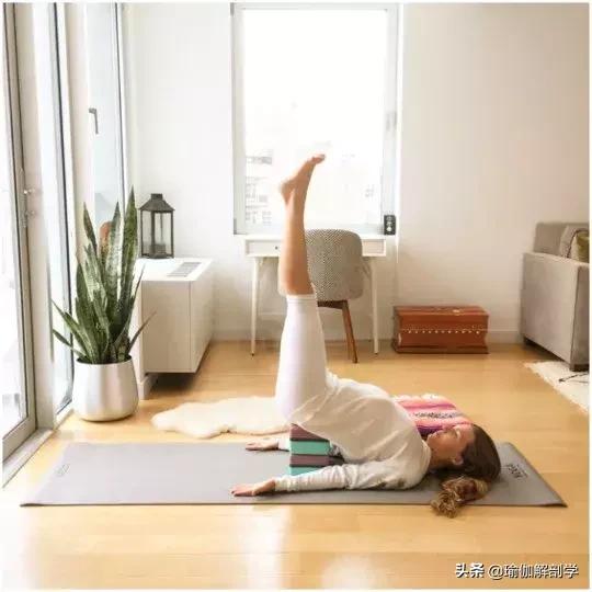 清凉的瑜伽方法,夏天瑜伽哪个呼吸法可以降温