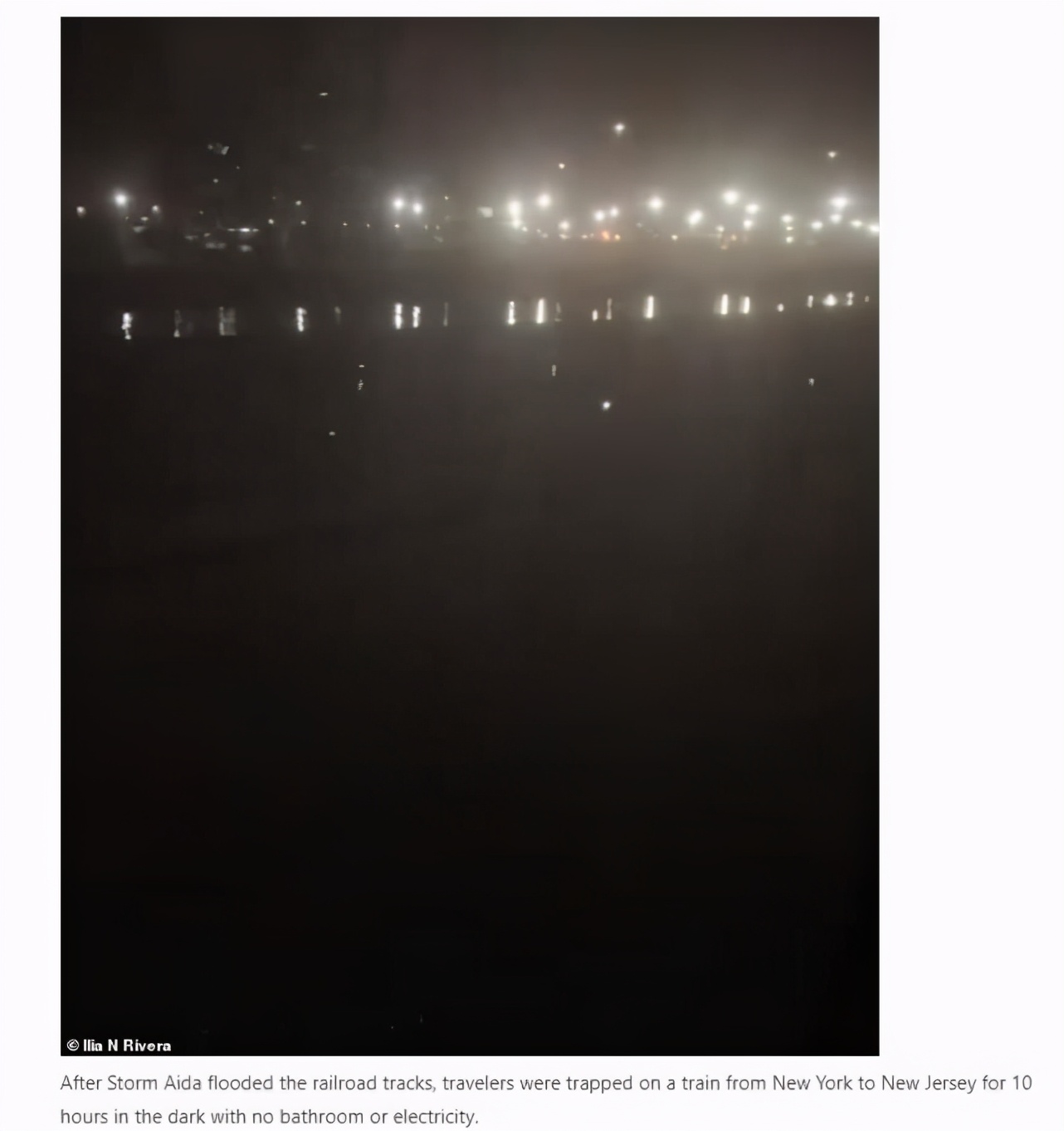 暴雨地铁被淹致12人遇难,暴雨高铁被淹乘客被困