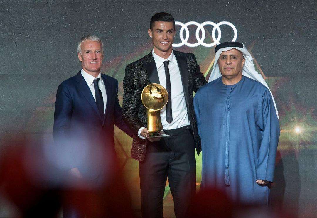 足球之神c罗vs足球之王,足球之王c罗小时候的模样