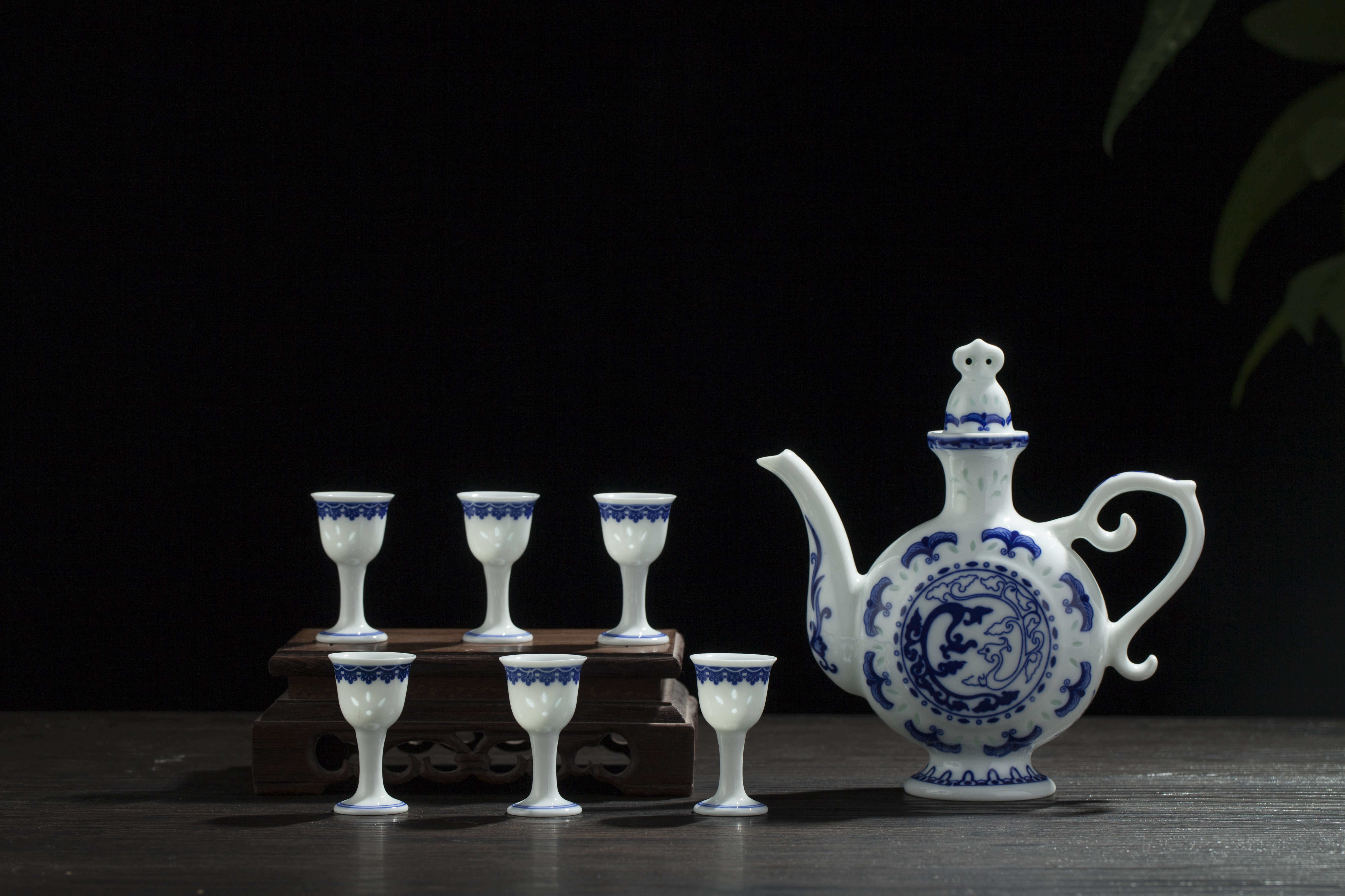 以前古人喝酒都是拿碗喝度数大吗,古人喝酒专用杯