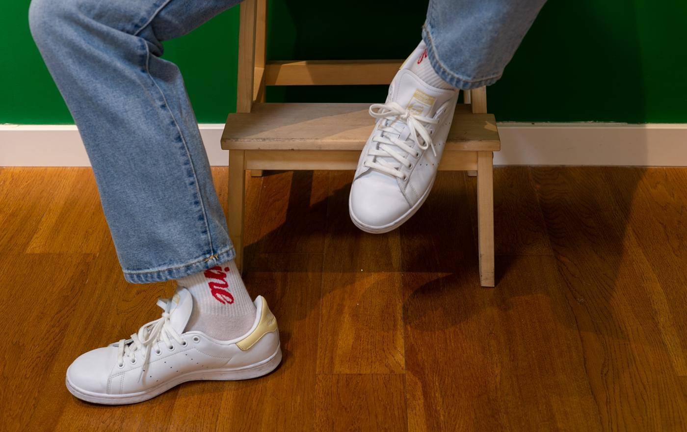 阿迪和耐克小白鞋哪个好,阿迪达斯和小白