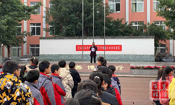 青白江祥福小学足球联赛视频,学校举行春季校园足球联赛