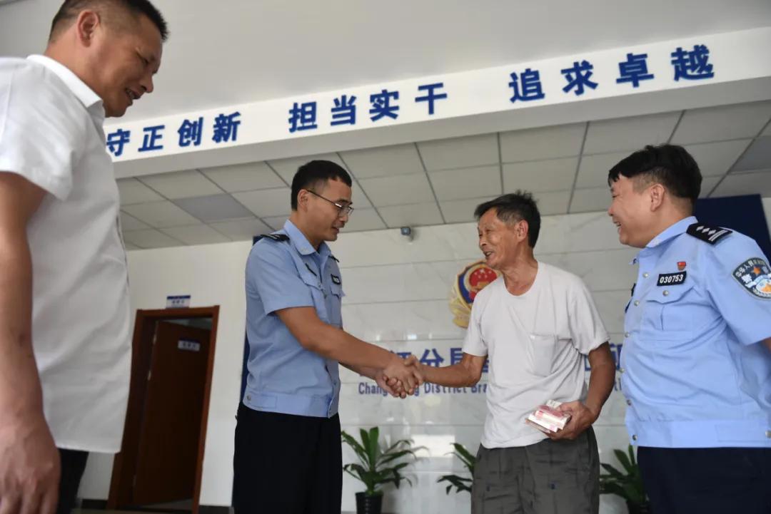 为人民办实事的警察高光时刻,民警为群众办实事典型经验材料