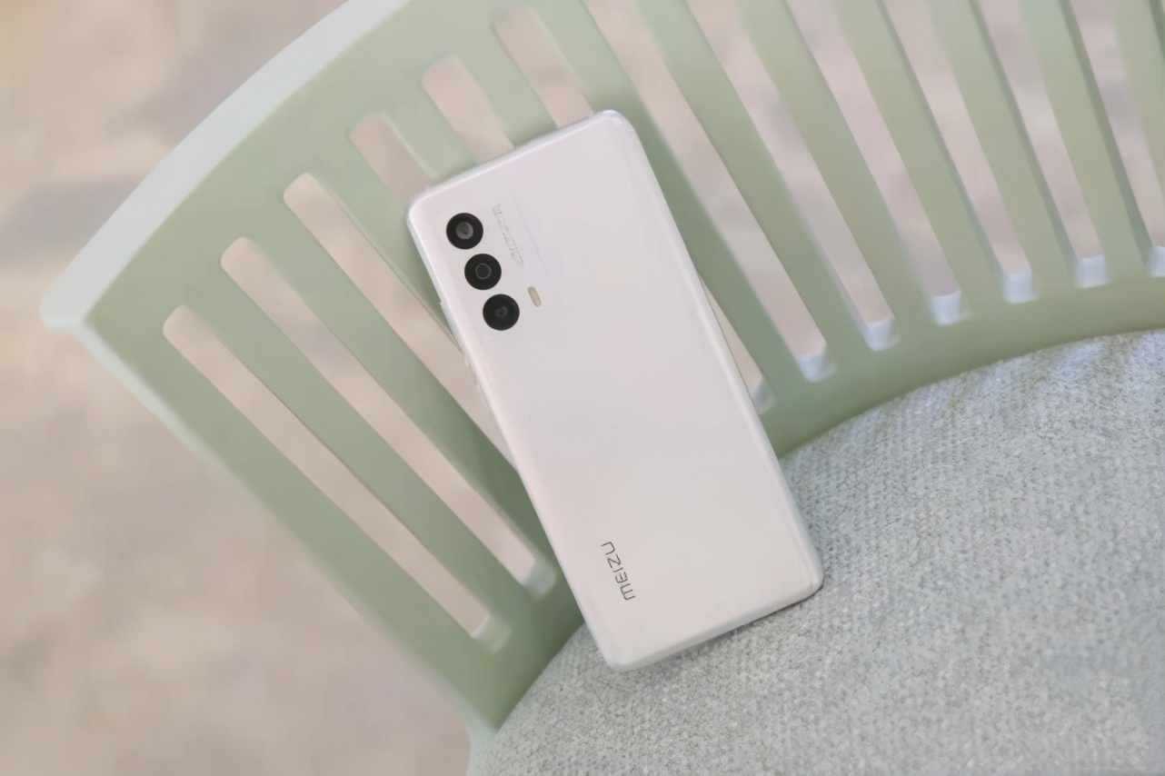 魅族18手机膜优缺点,魅族18用了一个月真实感受