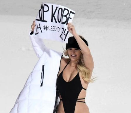 欧冠裸奔女郎穿比基尼闯入滑雪世界杯赛场纪念科比网友怒斥