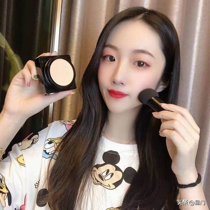 毛孔粗大肤色不均泛红出油,毛孔粗大肌肤暗沉干燥泛红