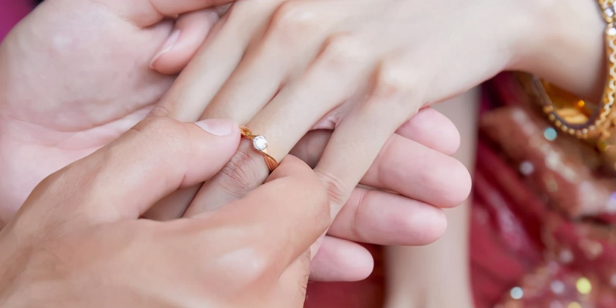 戒指卡住了用线怎么取,戒指卡住手指拔不下来怎么办