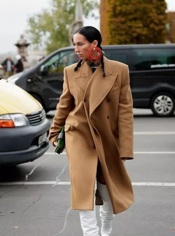 驼色大衣配色法则教你穿出高级感,暖驼色搭驼色大衣好看吗