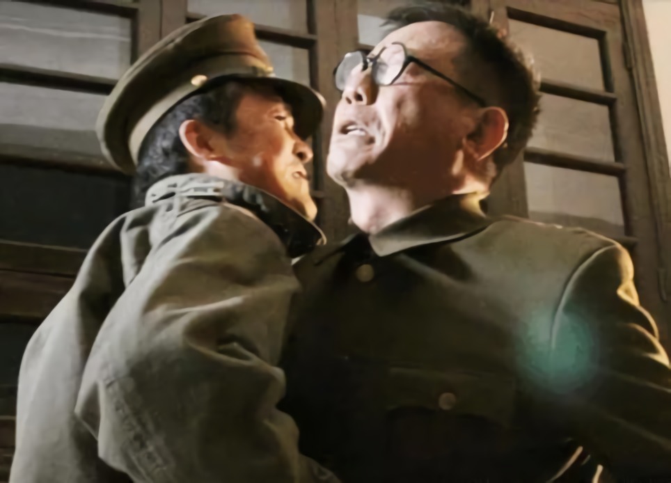 杀害杨虎城的杨进兴，伪装贫农潜伏6年，因戴名表暴露，结局如何