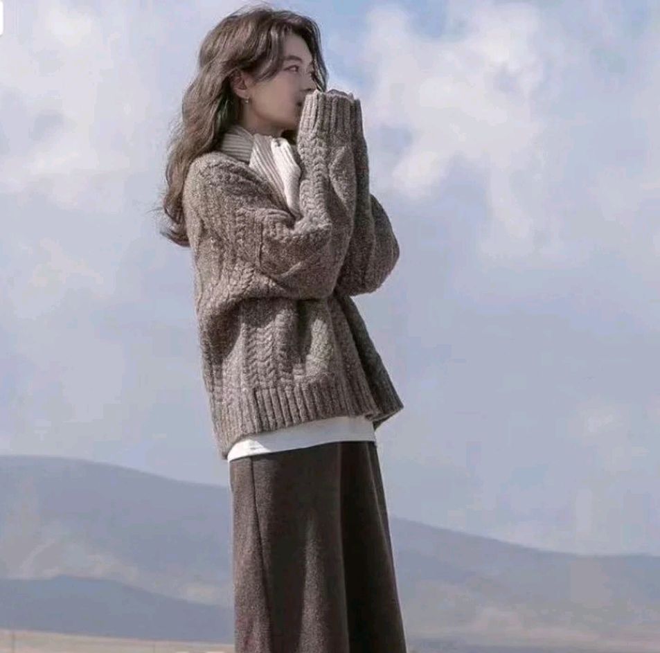 毛衣内搭搭配半身裙,毛衣搭半身裙怎么穿显身材