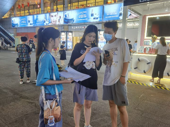 海南学子三下乡：实地调研免税店，助力自贸港建设