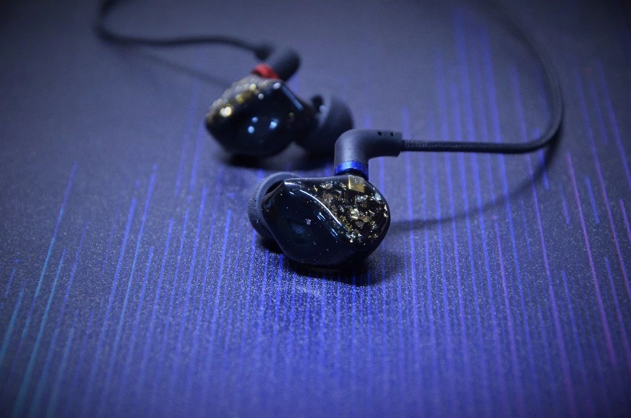 黑色与金色高级感,黑色与金色高级