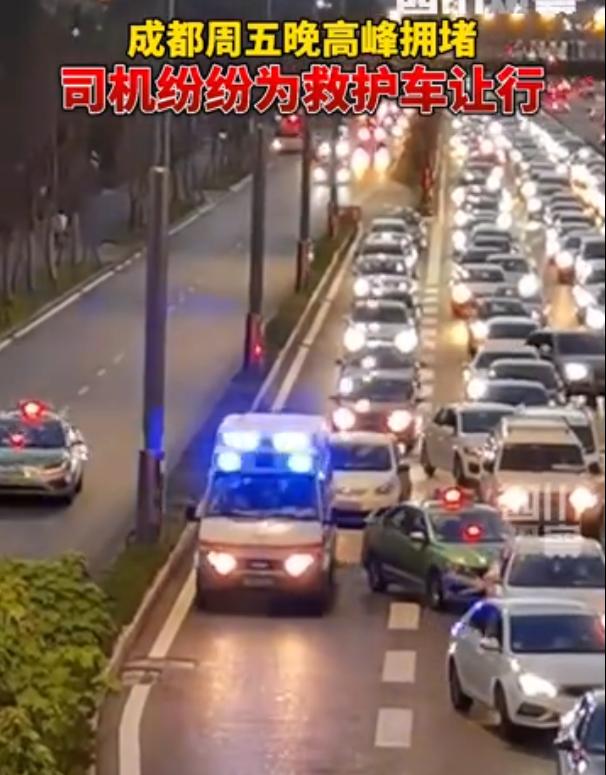 鸡块掉地捡起继续炸,鸡块掉地上