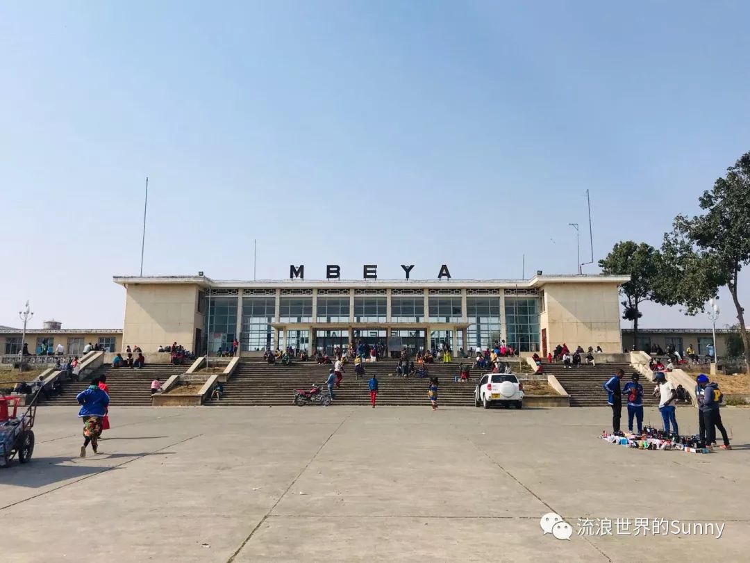 流浪非洲，乘坐中国援建火车去赞比亚，满满的亲切