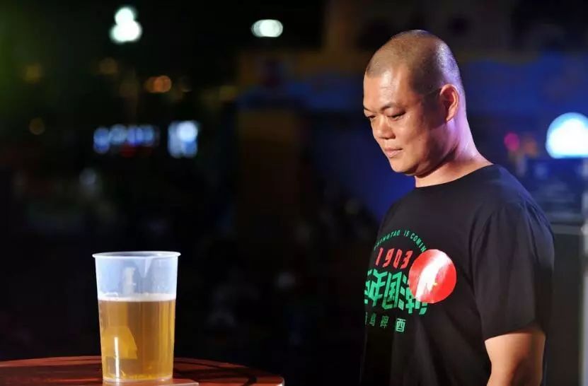 酒王大赛周赛吹瓶最快3秒70！金沙滩啤酒城喊你来战！