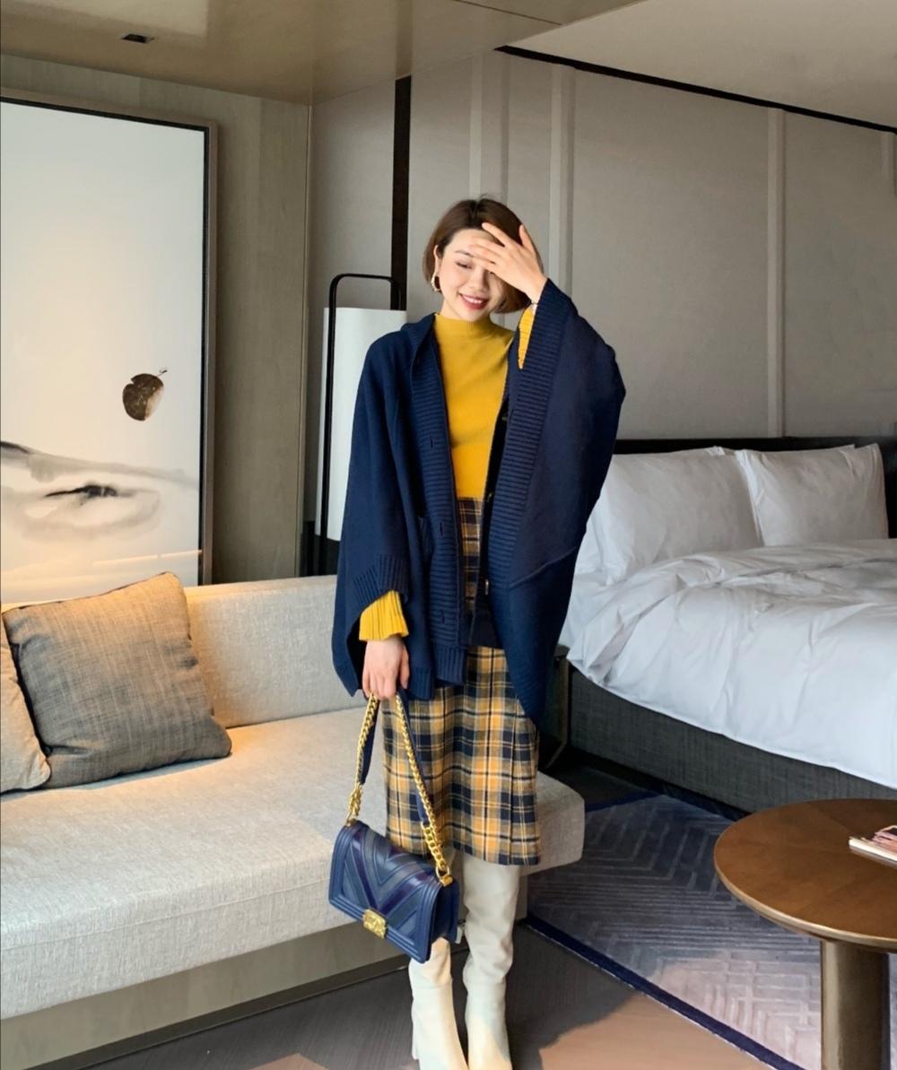 黑色大衣搭配什么颜色毛衣显高级,内搭毛衣也不含糊穿上这些美到爆