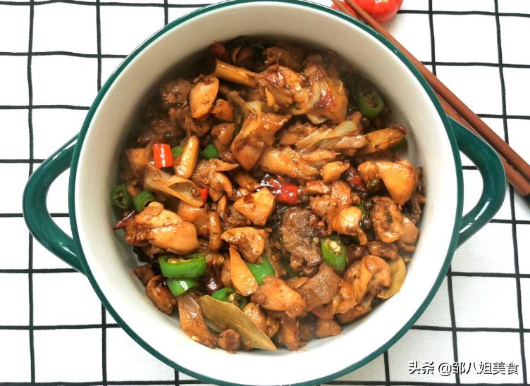 炒鸡怎么做鸡肉发甜,食堂大锅菜木耳炒鸡肉怎么炒好吃