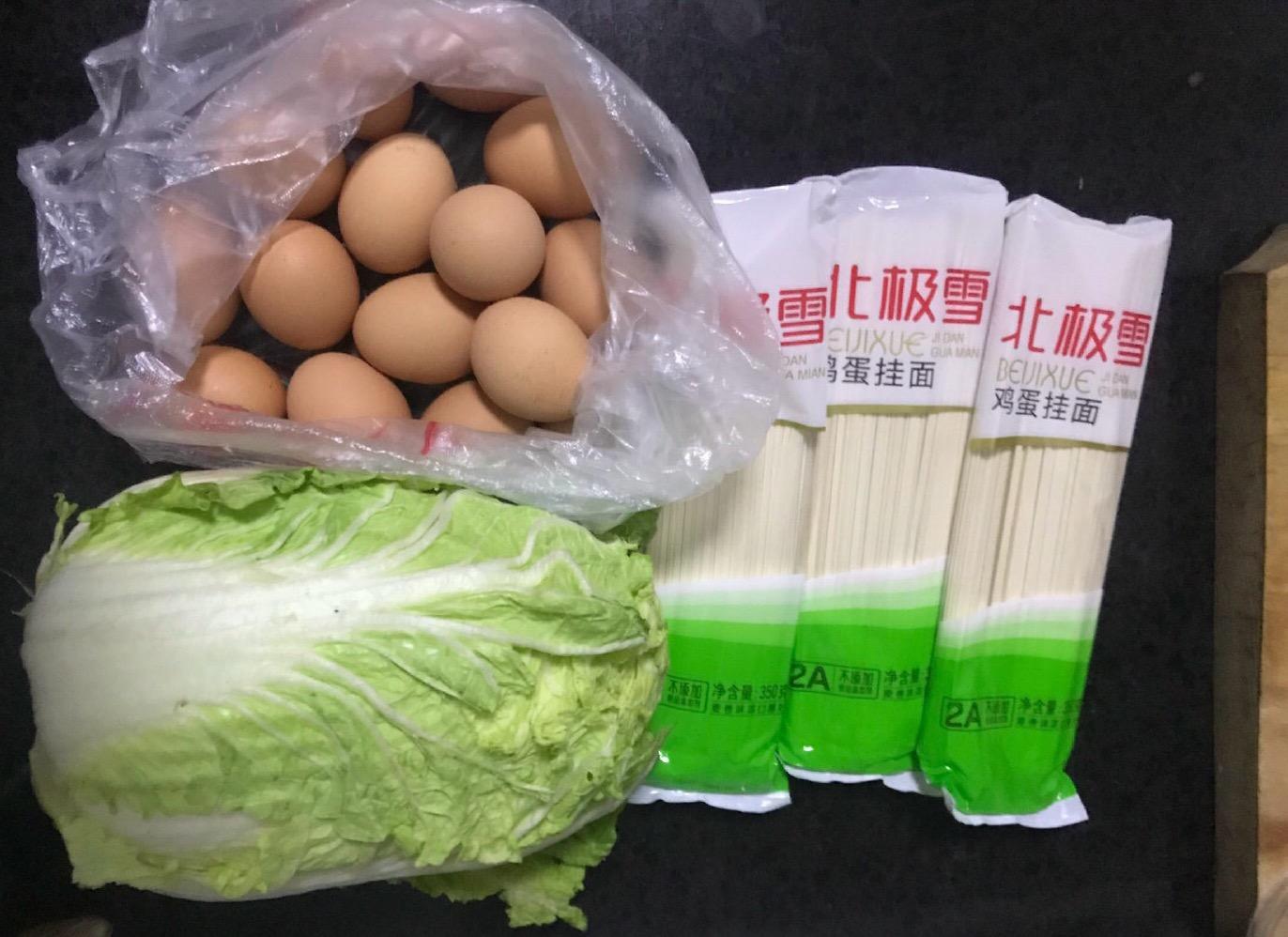 走出“断粮焦虑”的小城通化：小超市断货，网上平台失灵，志愿者彻夜送货，“30个人送1000户”