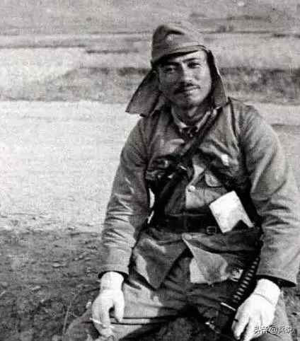 日军军帽屁帘干嘛用的,日军帽子两边布的作用