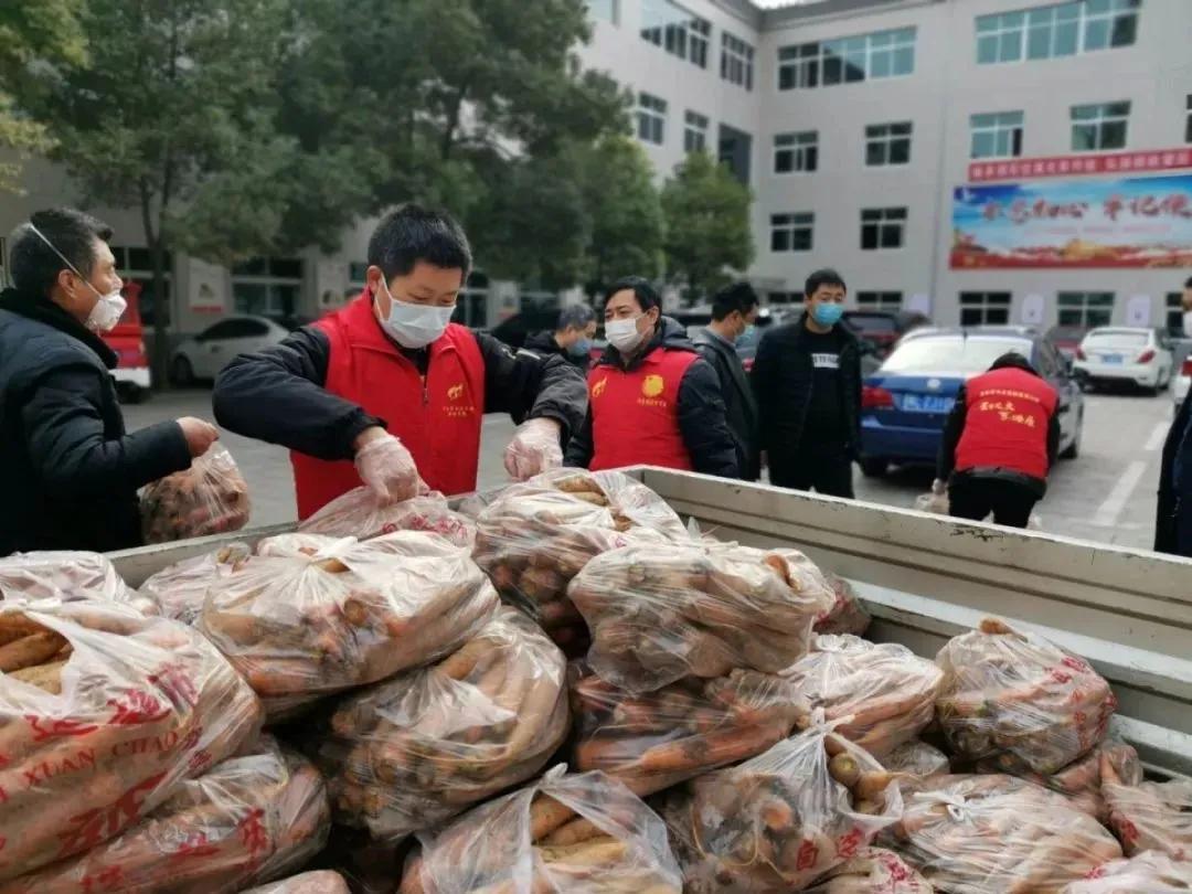 社区抗疫青年志愿者 (90后社区志愿者奔赴抗疫一线)