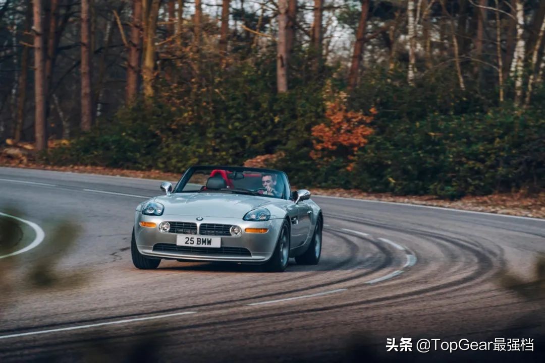 007座驾阿斯顿马丁电影片段,007座驾路特斯