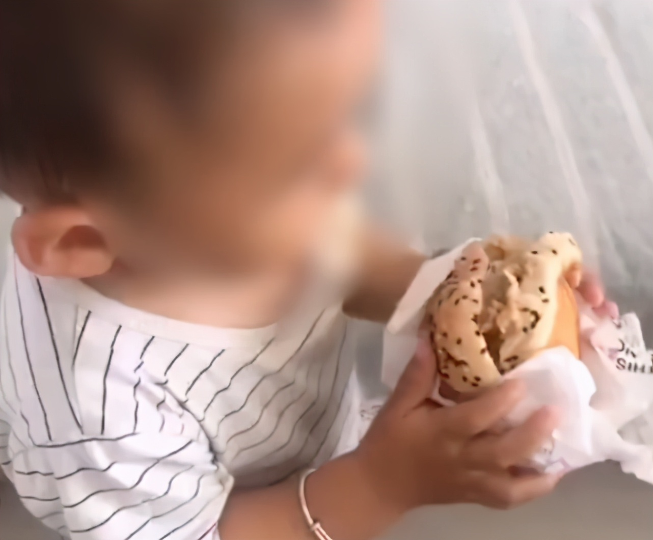 2岁孩子点五百份汉堡,2岁萌娃点500元汉堡