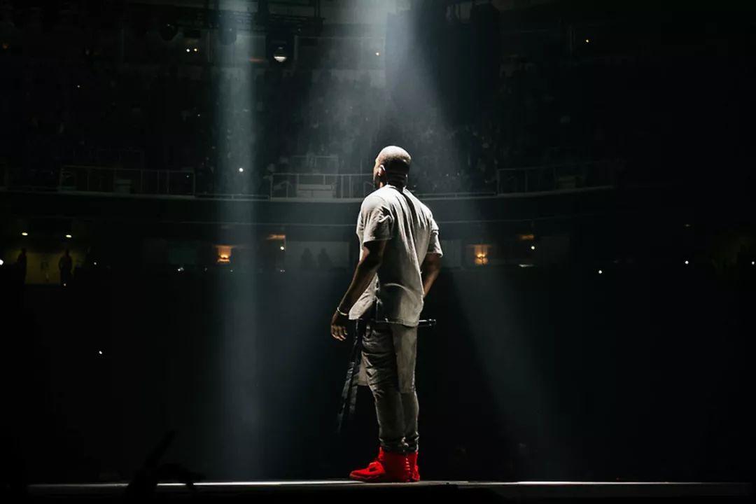 nikeairyeezy灰白真假对比,nikeairyeezy2回到未来