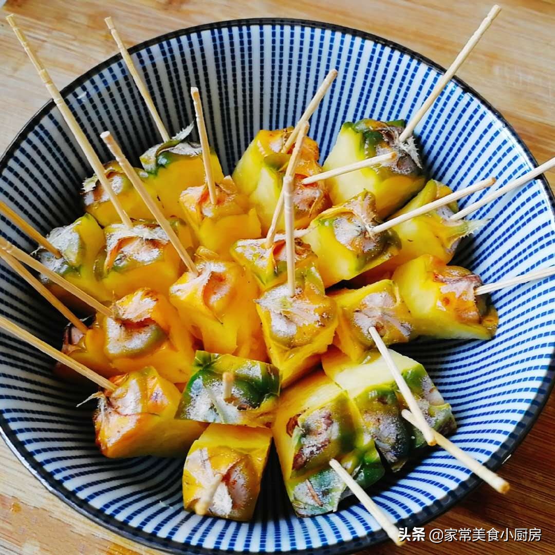 菠萝好吃不会削?简单一招处理菠萝,不用削皮不用挖眼,香甜可口