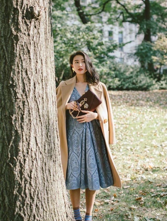 典雅蓝色搭配什么颜色好看,高贵优雅的蓝色搭配